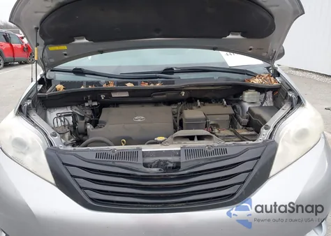 2013 Toyota Sienna L V6 7 Passenger z USA, uszkodzony, nr VIN 5TDZK3DC9DS339334